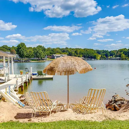 Smith Mountain Lake Retreat With Private Beach!